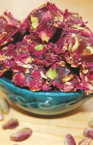 Gül Yapraklı Antep Fıstıklı Lokum (500 Gr.)