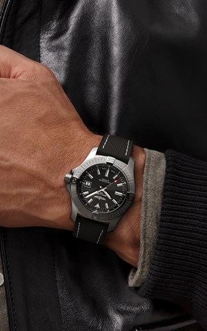 Breitling A17318101B1X1 Avenger Erkek Kol Saati