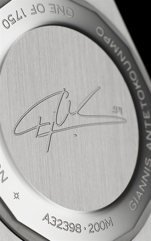 Breitling A32398A11L1A1 Chronomat Automatic Gmt 40 Giannis Antetokounmpo Erkek Kol Saati