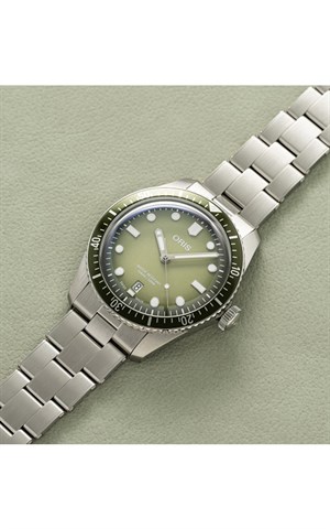 Oris 01 733 7707 4057-07 8 20 18 Diver Sixty-Five Watches