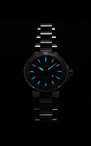 Oris 01 733 7730 4137 07 8 24 05PEB Aquis Erkek Kol Saati