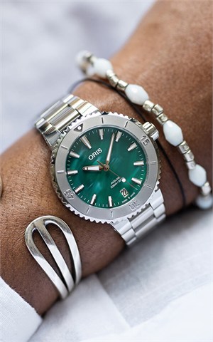 Oris 01 733 7770 4137 07 8 18 05P Aquis Kadın Kol Saati