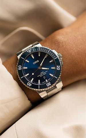 Oris 01 733 7789 4135-07 8 23 04PEB Aquis Date Erkek Kol Saati