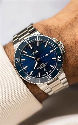 Oris 01 733 7789 4135-07 8 23 04PEB Aquis Date Erkek Kol Saati