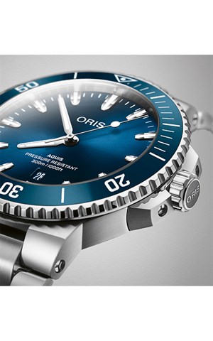 Oris 01 733 7789 4135-07 8 23 04PEB Aquis Date Erkek Kol Saati