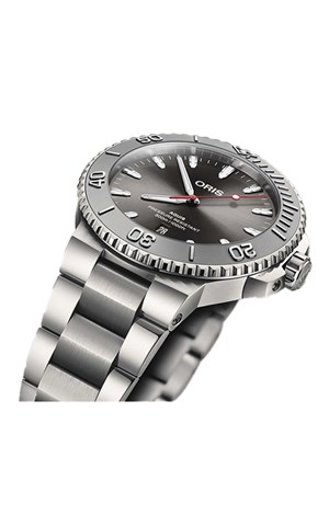Oris 01 733 7789 4153-07 8 23 04PEB Aquis Date Erkek Kol Saati