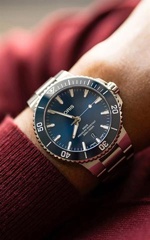 Oris 733 7787 4135-07 8 22 04PEB Aquis Date Erkek Kol Saati