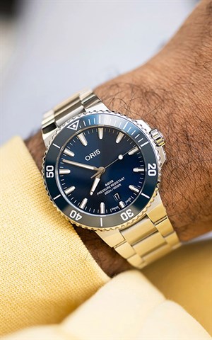 Oris 733 7787 4135-07 8 22 04PEB Aquis Date Erkek Kol Saati