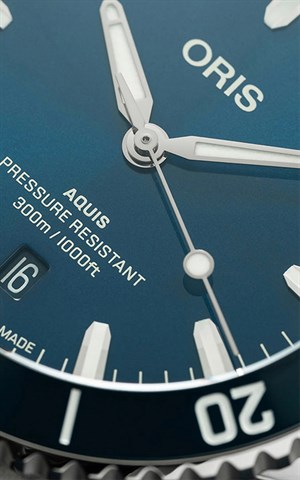 Oris 733 7787 4135-07 8 22 04PEB Aquis Date Erkek Kol Saati