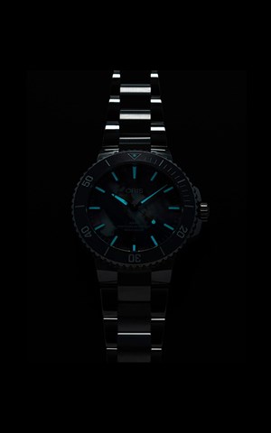 Oris 733 7789 4150-07 8 23 04PEB Aquis Erkek Kol Saati