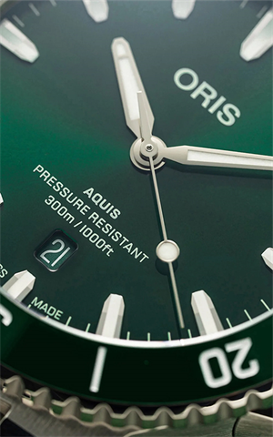 Oris 733 7789 4157-07 8 23 04PEB Aquis Date Watches