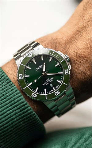 Oris 733 7789 4157-07 8 23 04PEB Aquis Date Watches