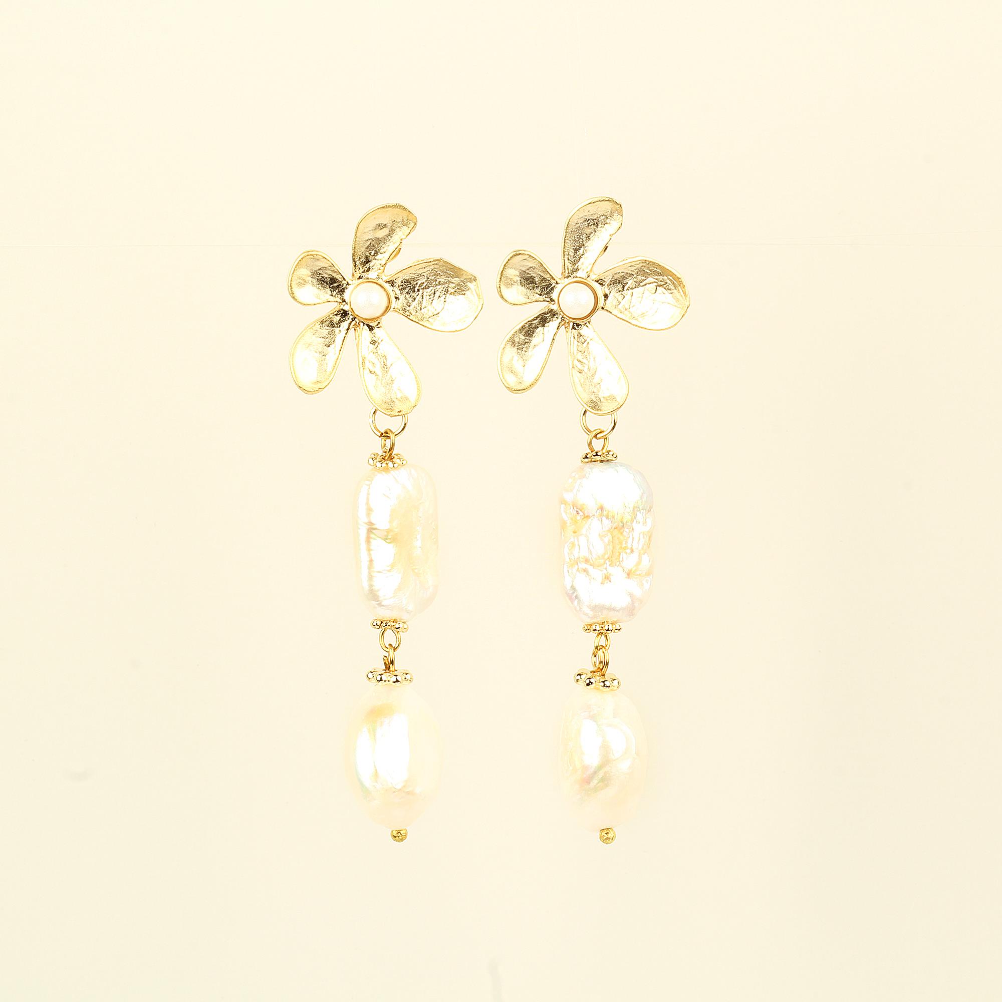 Baroque Pearls Daisy Earrings