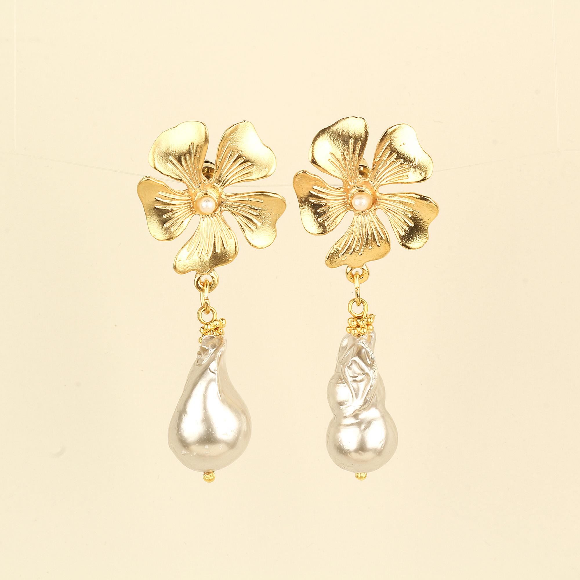 Gray Pearl Flower Earrings