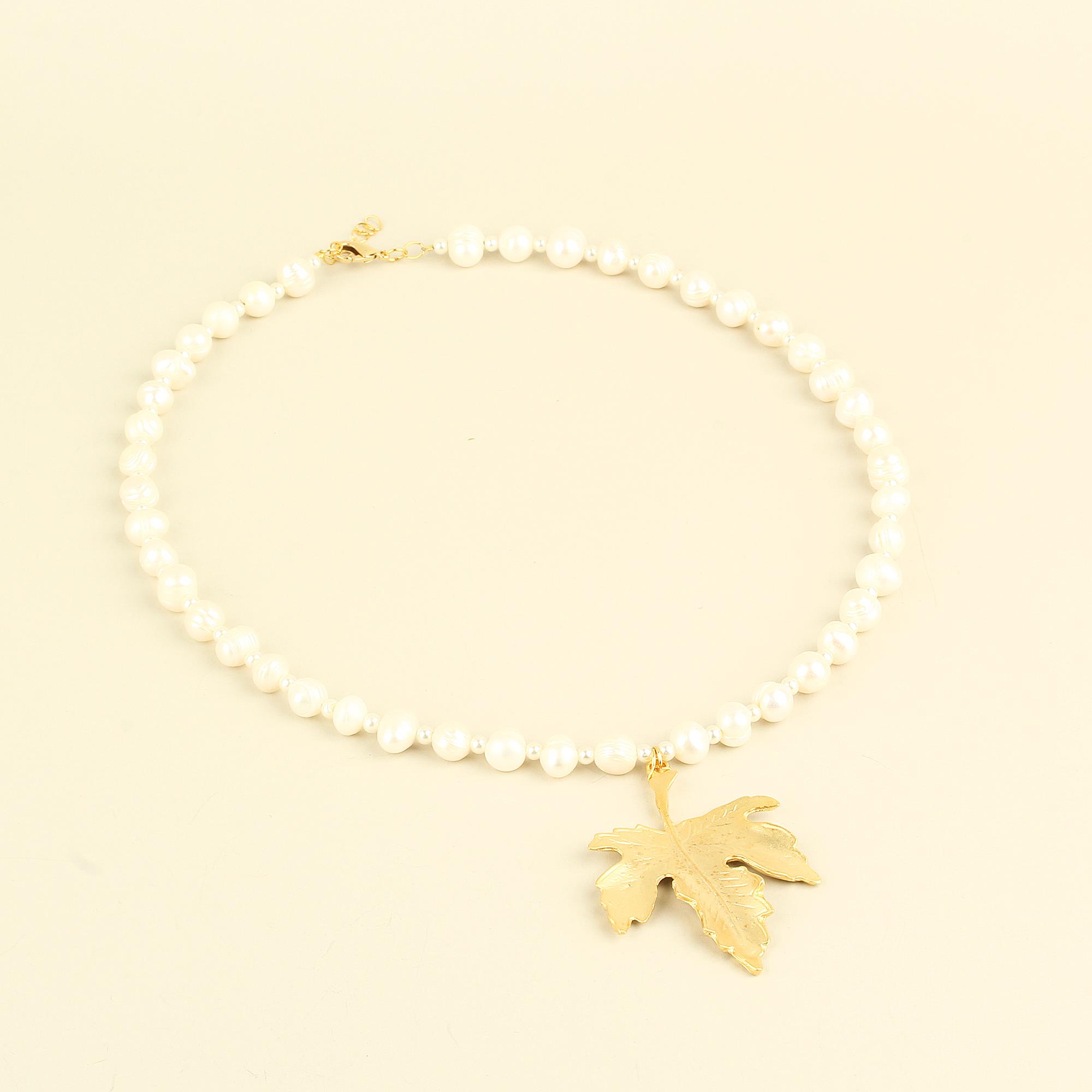 Leaf Medallion Pearl Necklace