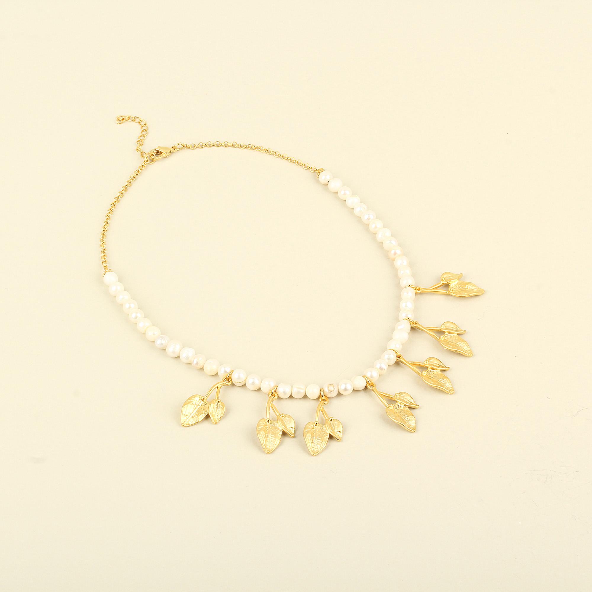Leafs Pearl Necklace with Chain