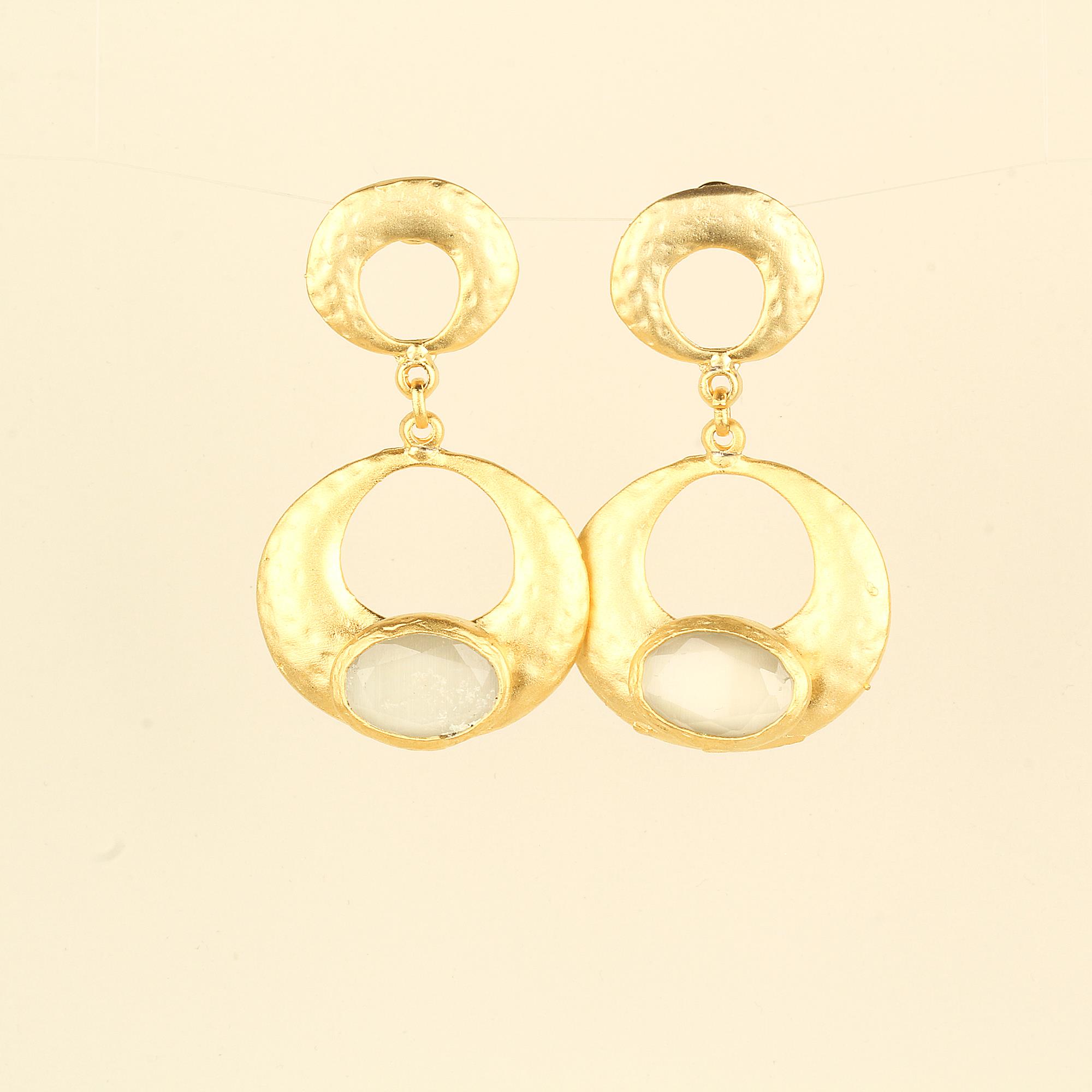 Metal Dangled White Cat Eye Earrings