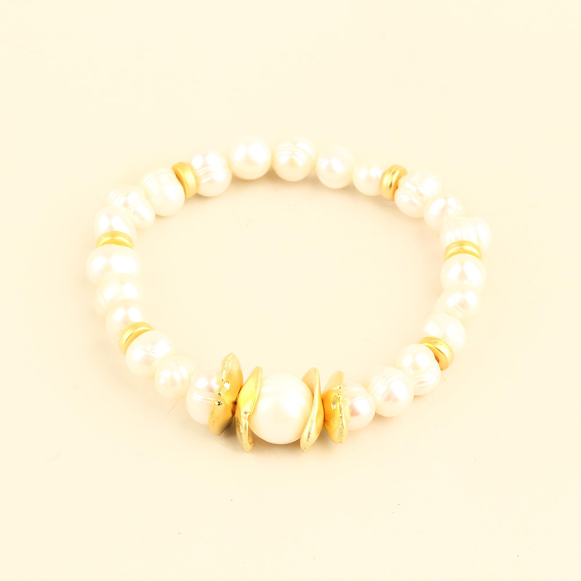 Metal Detailed Pearl Bracelet