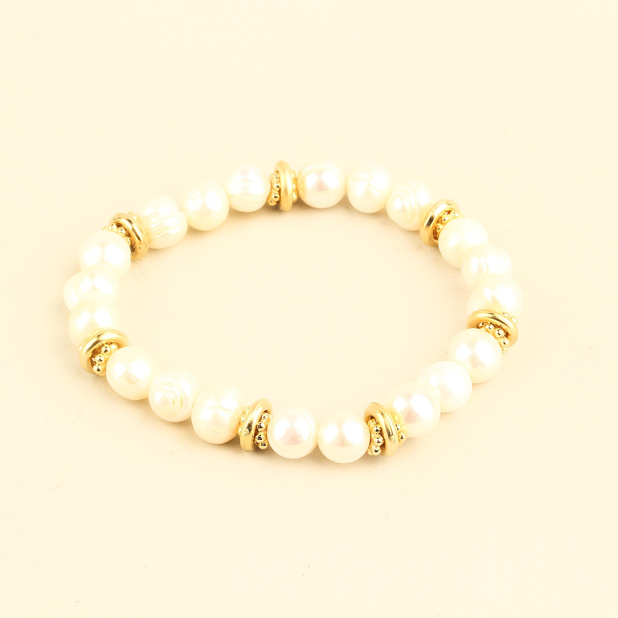 Metal Detailed Pearl Bracelet