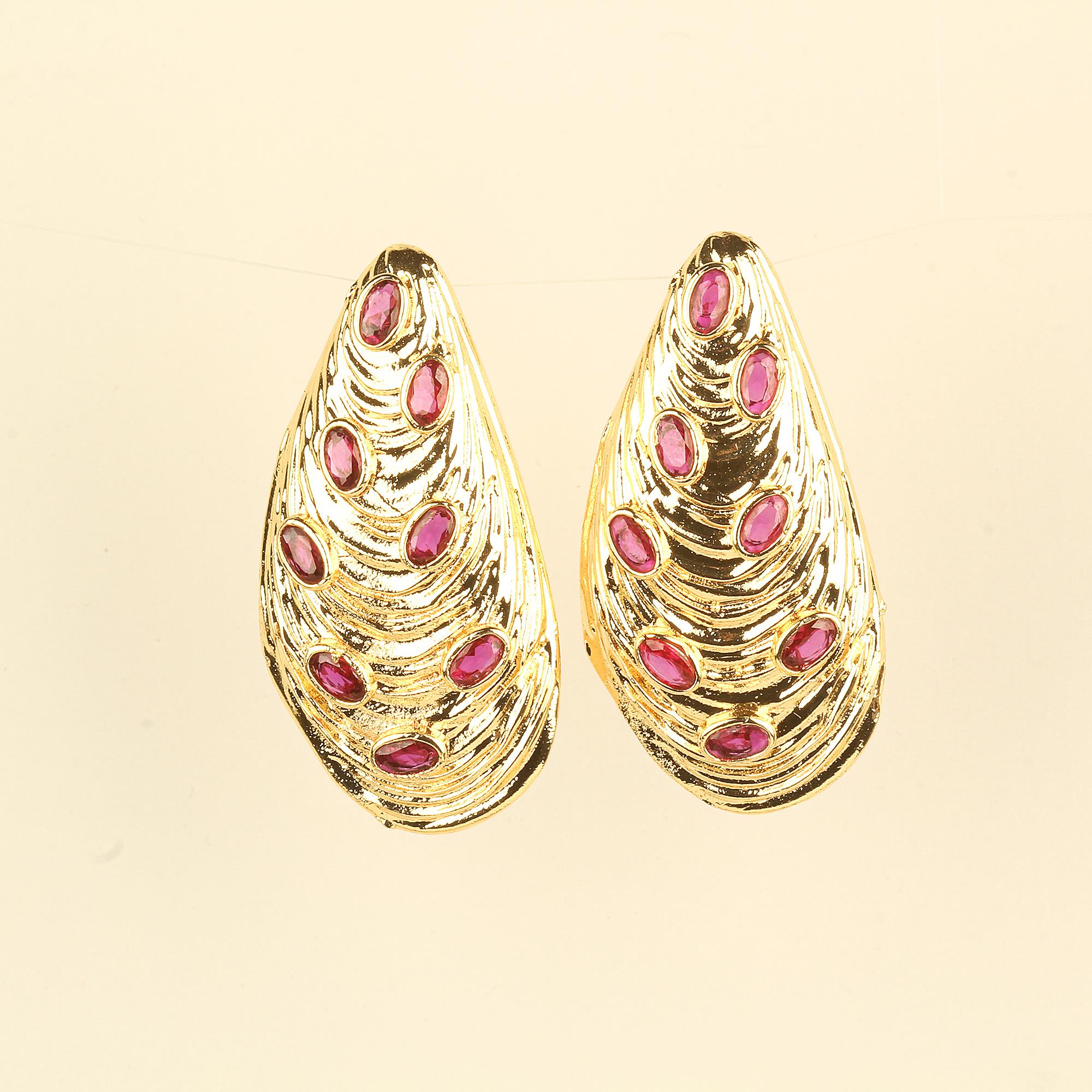 Mussel Shell Pink Zircon Earrings