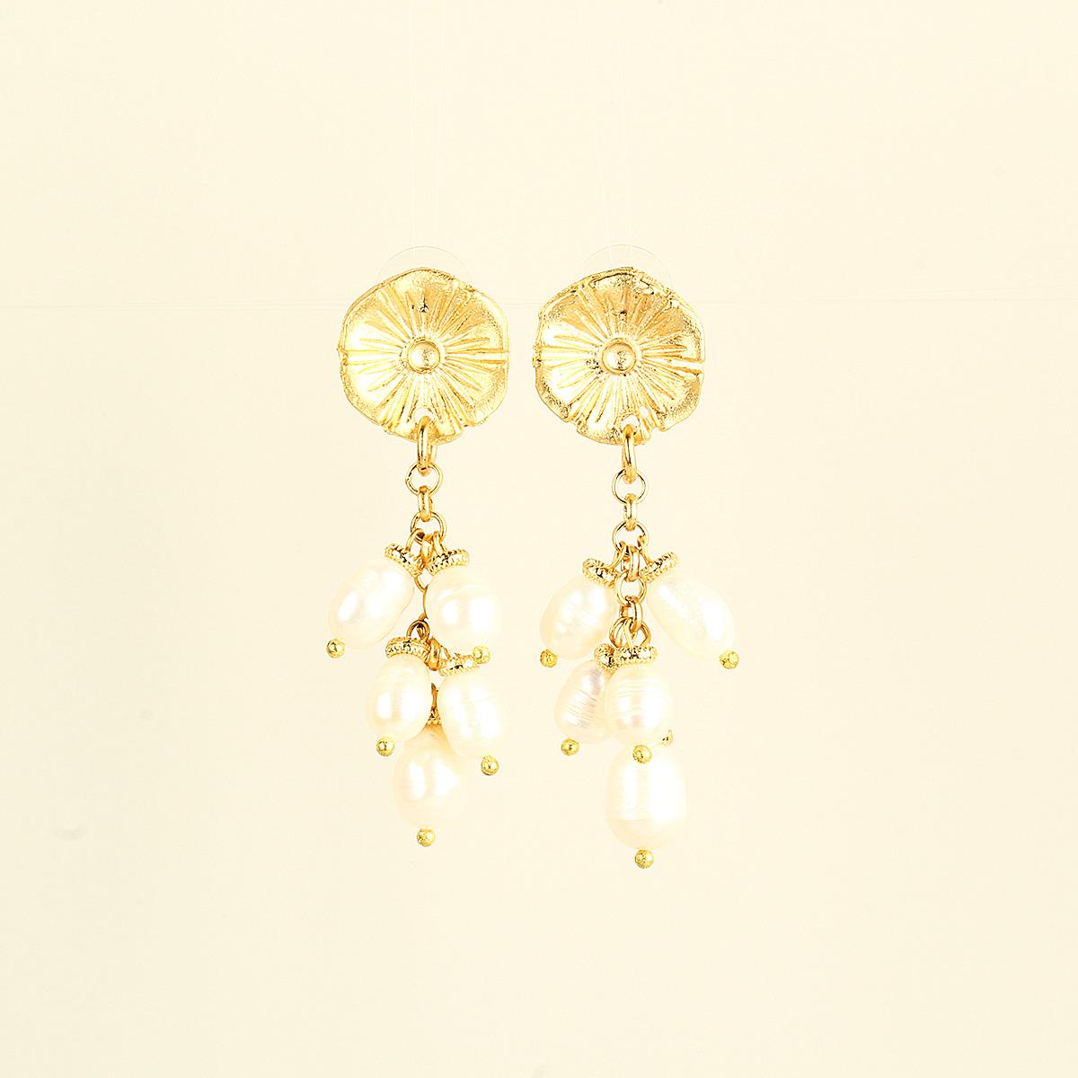 Pearl Dangle Daisy Earring
