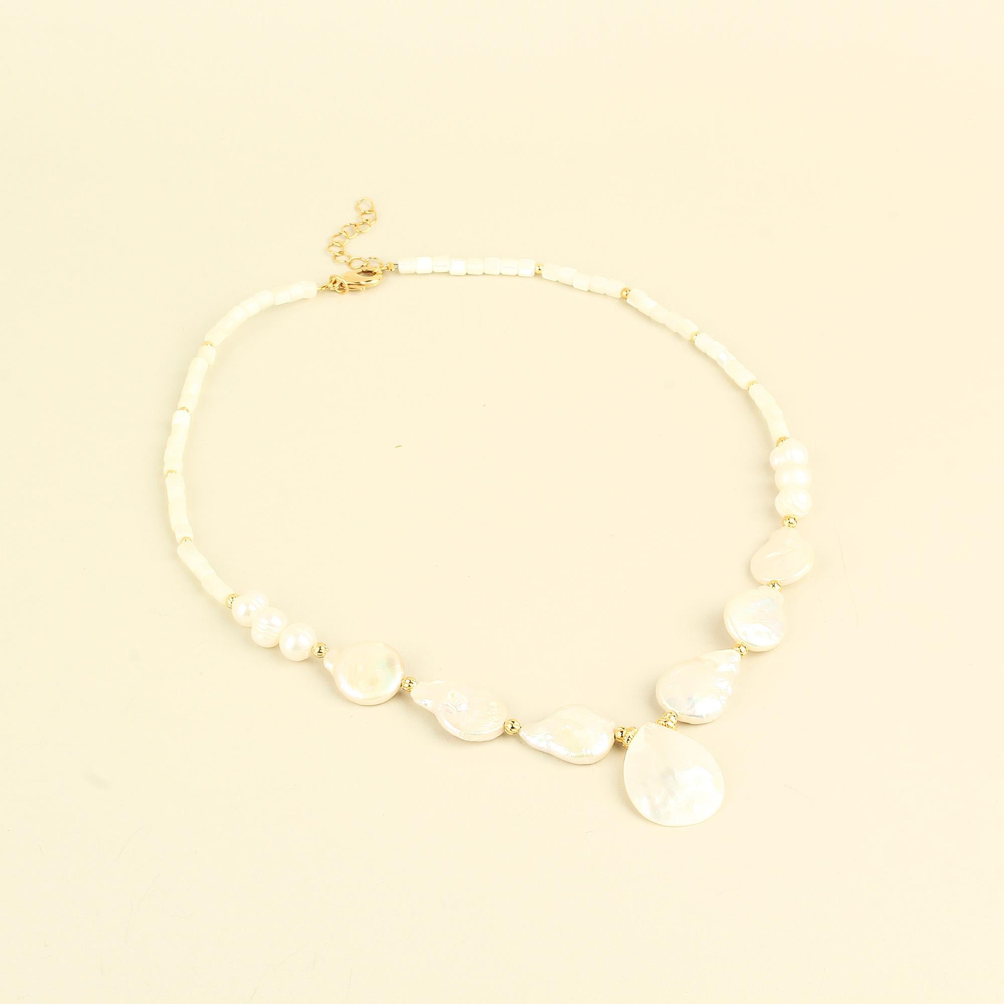 Pearl Detailed Nacre Necklace