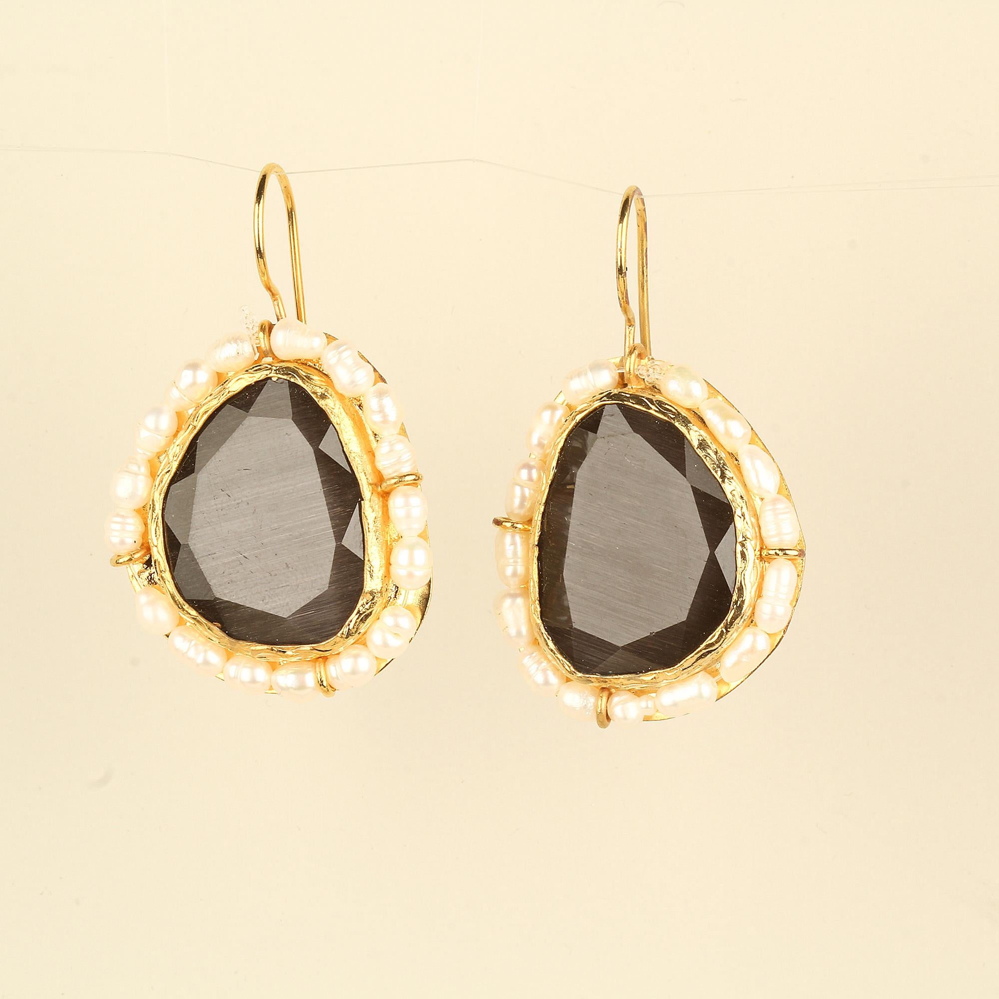 Pearl Frame Black Cat Eye Hook Earrings