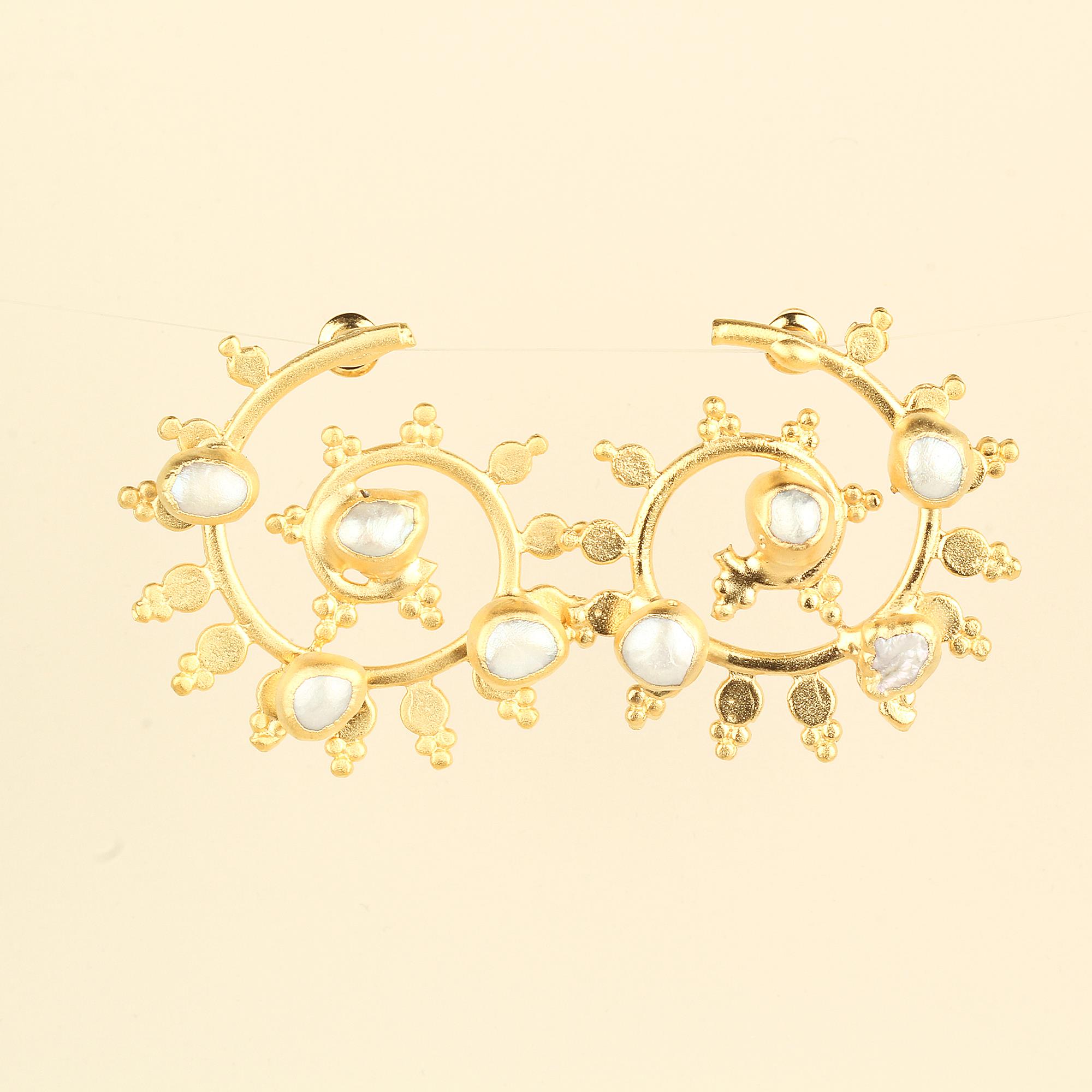 Pearl Swarl Earrings