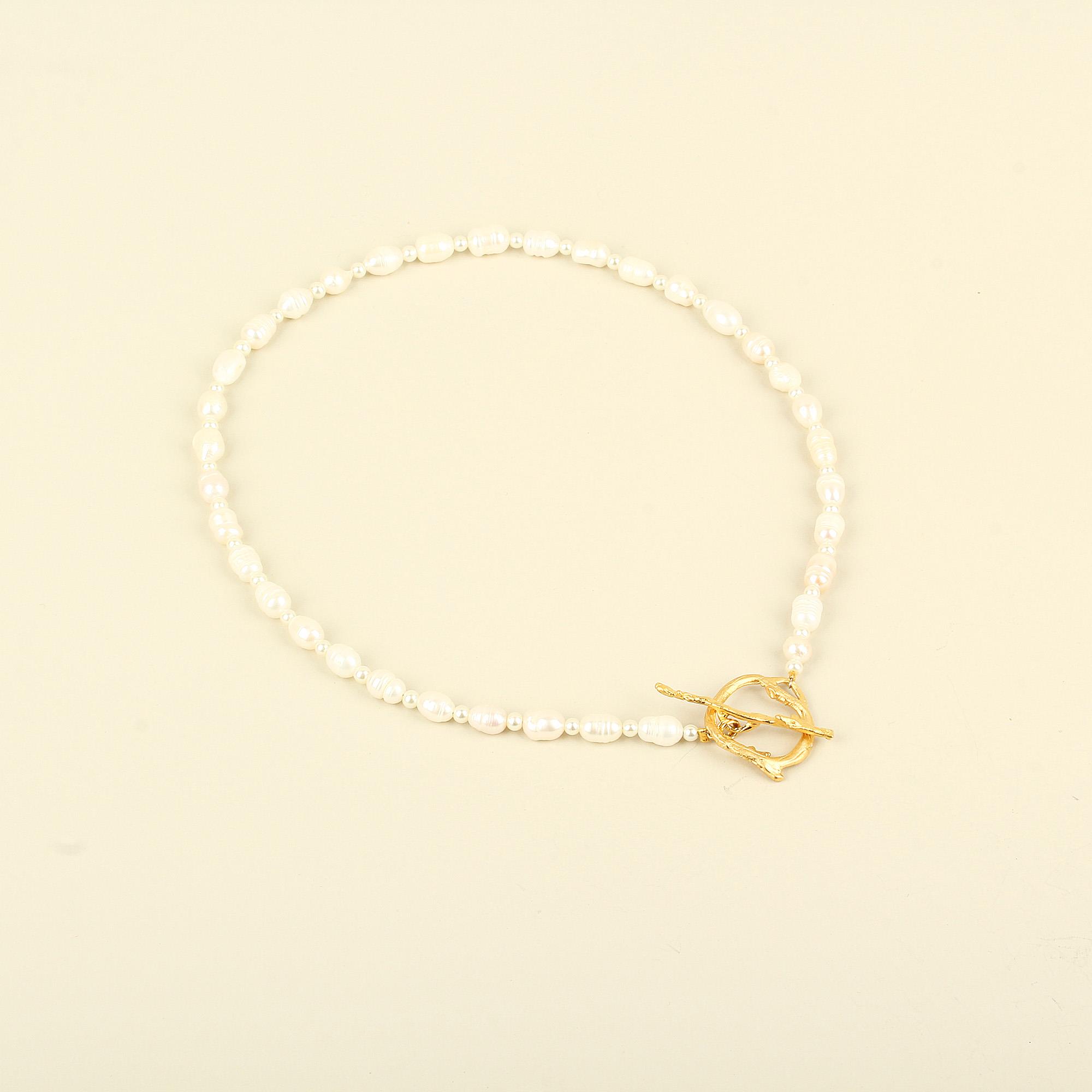 T-Lock Pearl Necklace