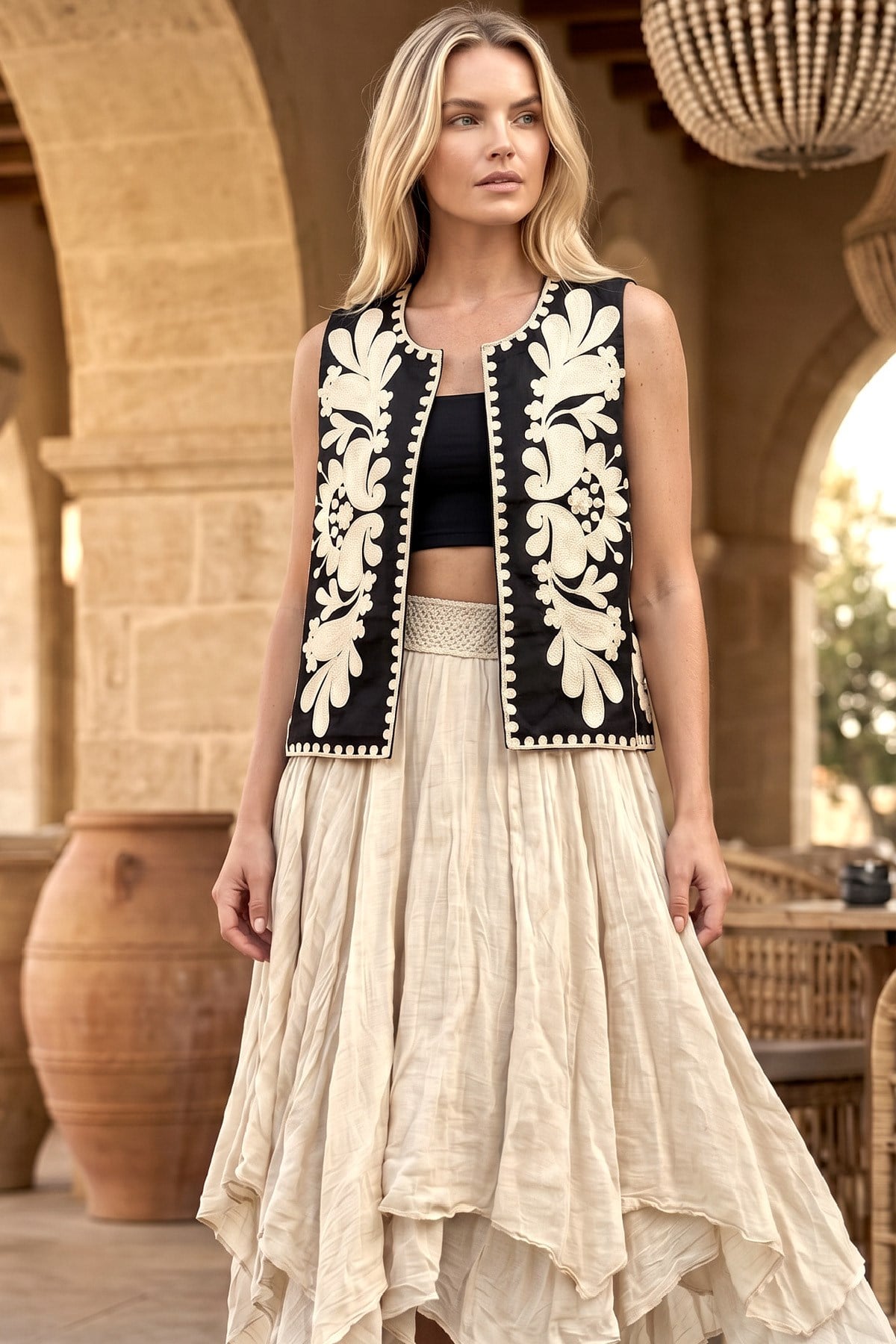 Boho Chic Siyah Nakışlı Yelek