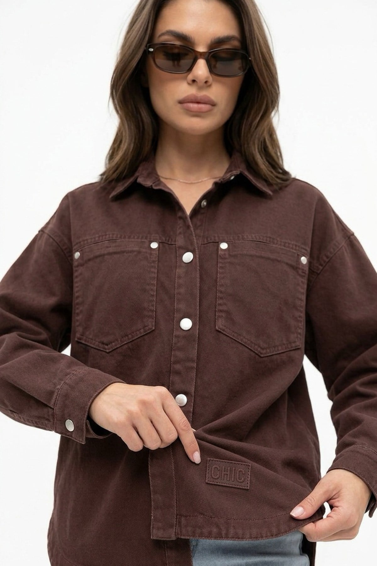 Kadın Oversize Kot Ceket Gömlek – Metal Çıtçıtlı Ve Çift Cepli Denim Ceket - Kahverengi