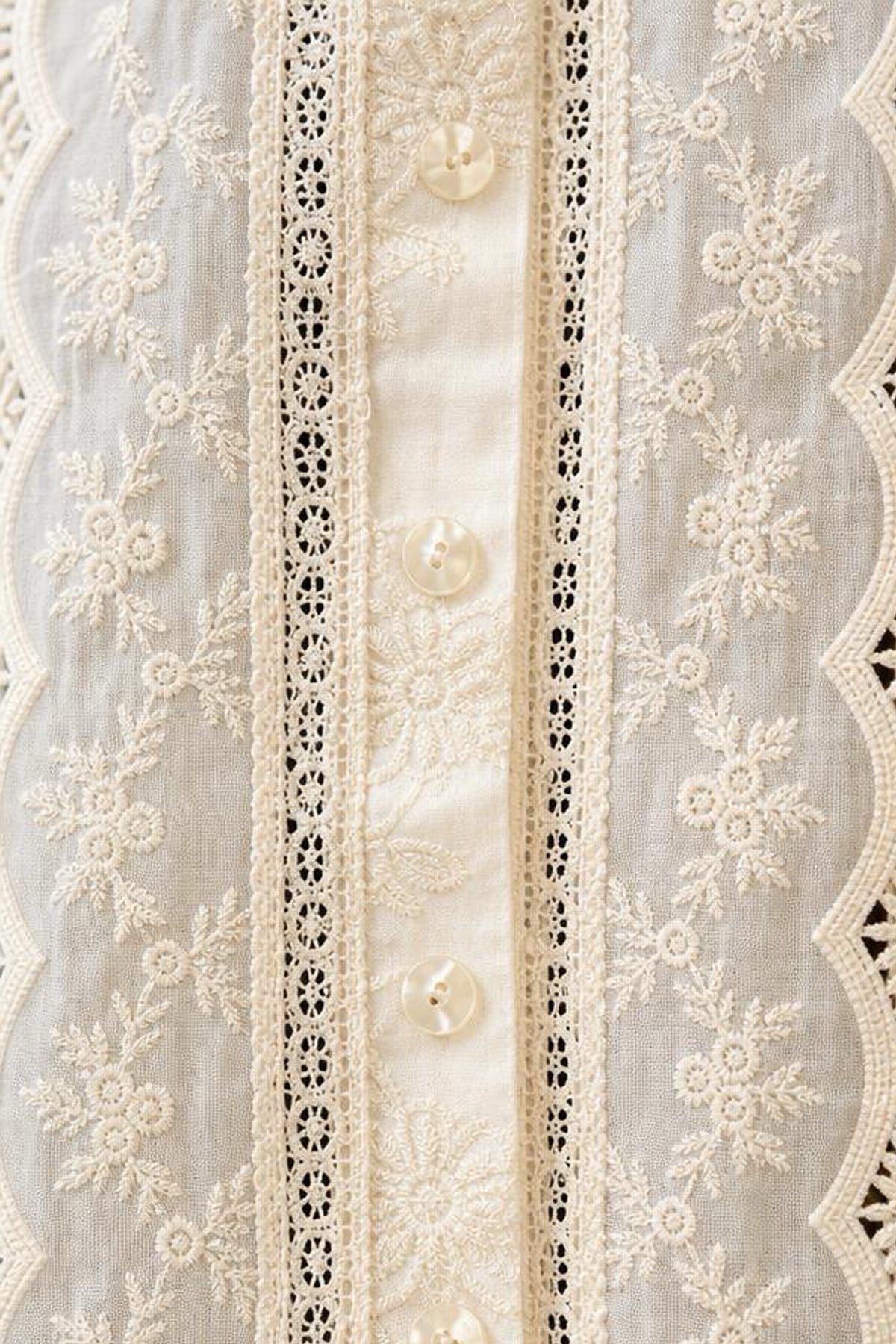 Premium Çiçek Nakışlı Dantel Detaylı Bohem Vintage Kadın Gömlek
