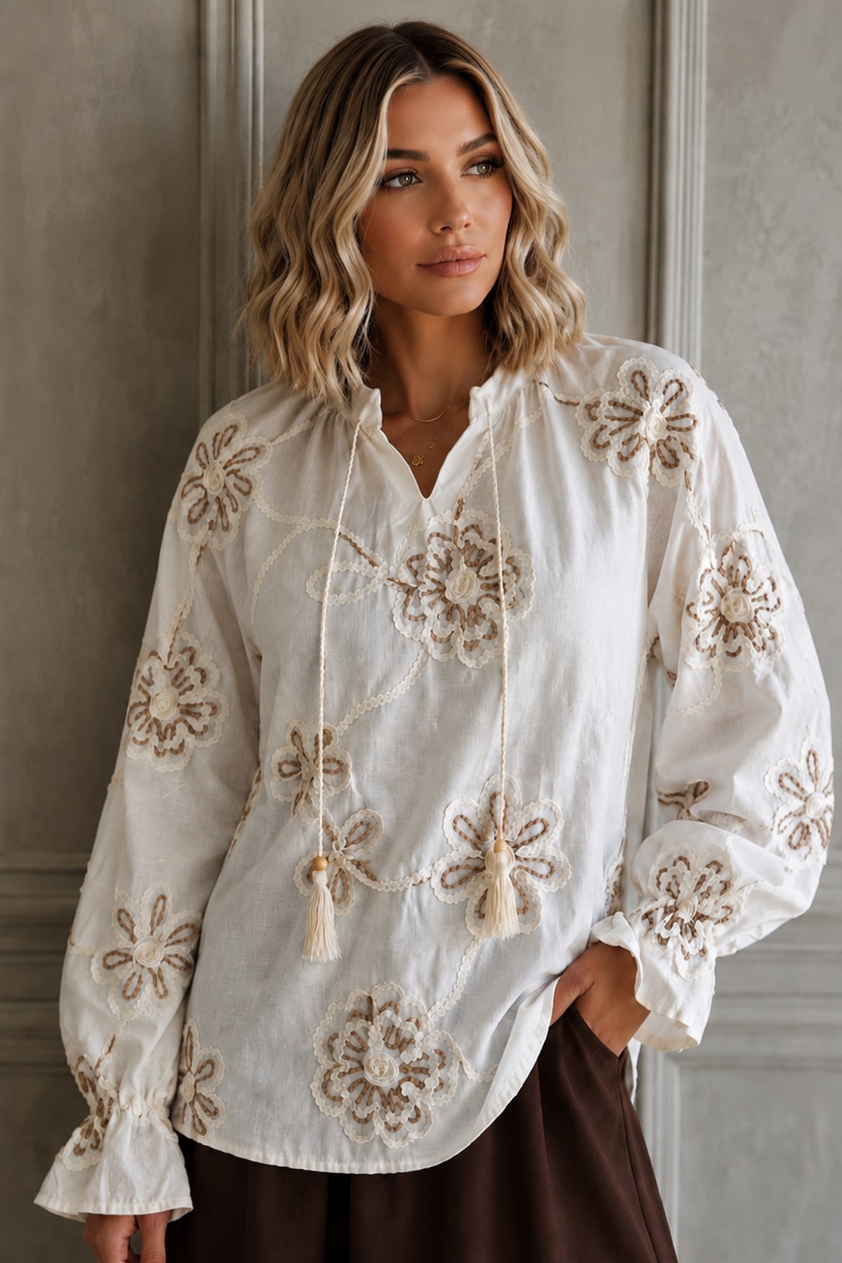 Premium Çiçek Aplikeli Nakış İşlemeli Bağcık Detaylı Bohem Vintage Kadın Bluz