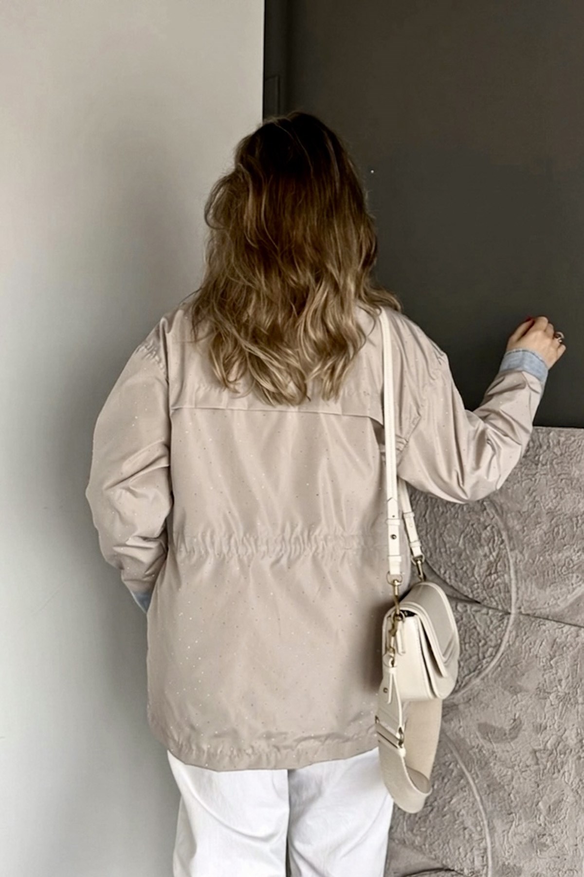 Taş Detaylı Kadın Ceket Oversize Bel Ayarlı Denim Görünümlü Premium Trenç Mont