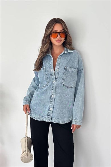 Kadın Açık Mavi Oversize Kot Ceket Gömlek – Çift Torba Cepli Metal Çıtçıtlı Denim Ceket