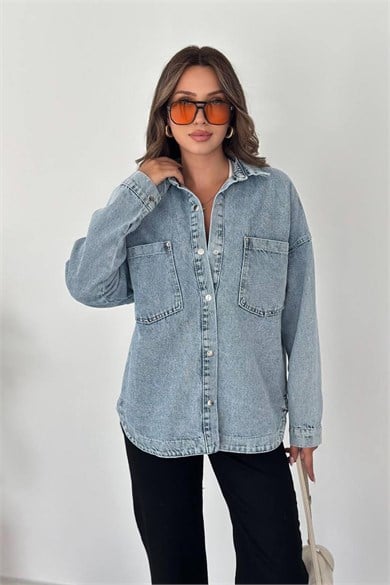 Kadın Açık Mavi Oversize Kot Ceket Gömlek – Çift Torba Cepli Metal Çıtçıtlı Denim Ceket