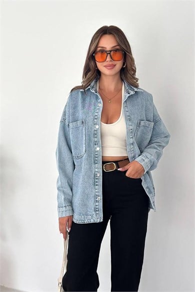 Kadın Açık Mavi Oversize Kot Ceket Gömlek – Çift Torba Cepli Metal Çıtçıtlı Denim Ceket