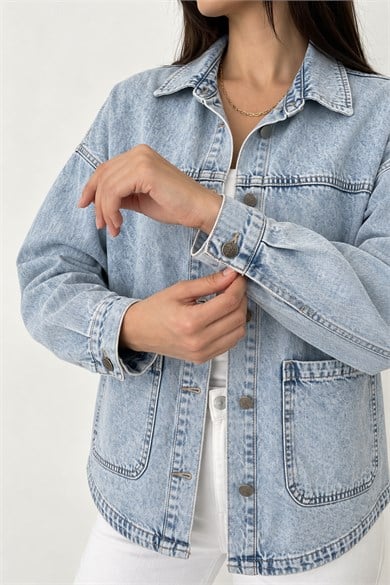 Kadın Açık Mavi Oversize Kot Ceket – Çift Torba Cepli Düğmeli Denim Ceket