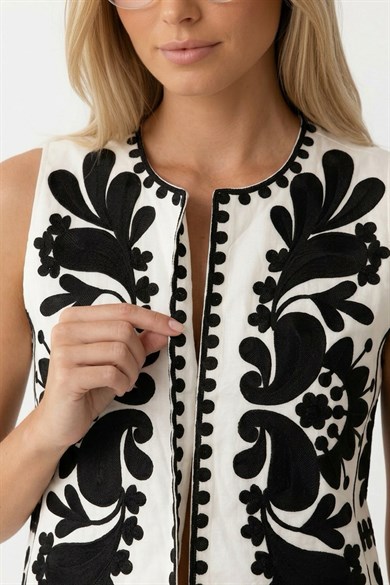 Boho Chic Siyah Nakışlı Yelek