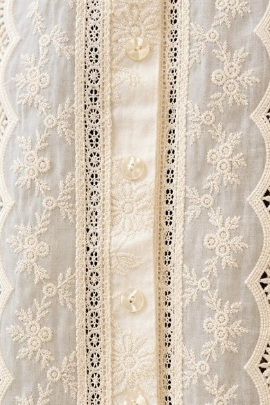 Premium Çiçek Nakışlı Dantel Detaylı Bohem Vintage Kadın Gömlek