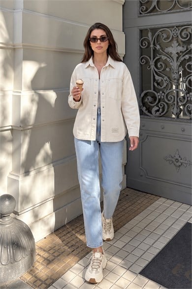 Kadın Oversize Kot Ceket Gömlek – Metal Çıtçıtlı Ve Çift Cepli Denim Ceket - Bej