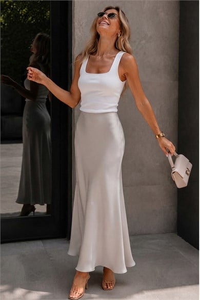 Premium Charmeuse Beli Lastikli Uzun Saten Etek - TaşPremium Charmeuse Beli Lastikli Uzun Saten Etek | Maxi Saten EtekEtek ve ŞortİSTANGÜL BUTİK