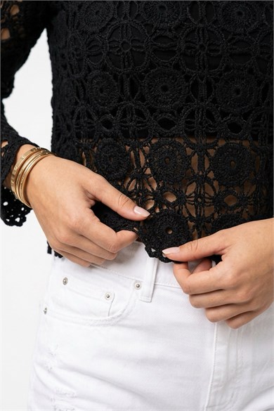 Siyah Kroşe Örme Crop Bluz – Bisiklet Yaka Delikli Uzun Kollu Triko - Siyah