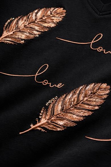 V Yaka Love Feather Büyük Beden Tişört