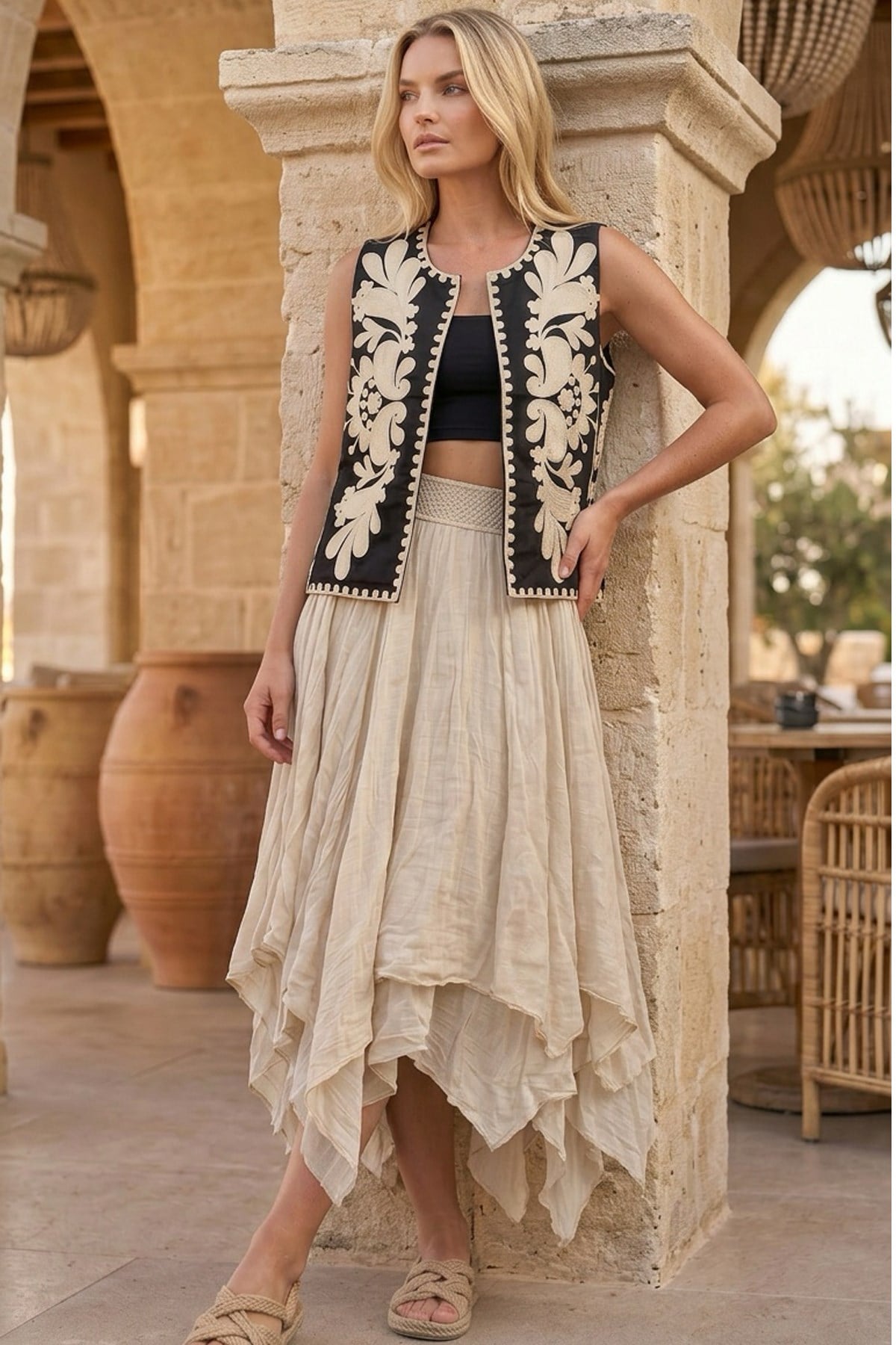 Boho Chic Siyah Nakışlı YelekBoho Chic Siyah Nakışlı Kadın Yelek | Premium Bohem YelekCeketİSTANGÜL BUTİK