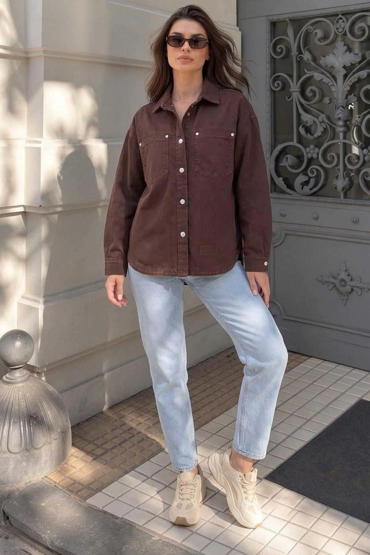 Kadın Oversize Kot Ceket Gömlek – Metal Çıtçıtlı Ve Çift Cepli Denim Ceket - KahverengiCeketİSTANGÜL BUTİK