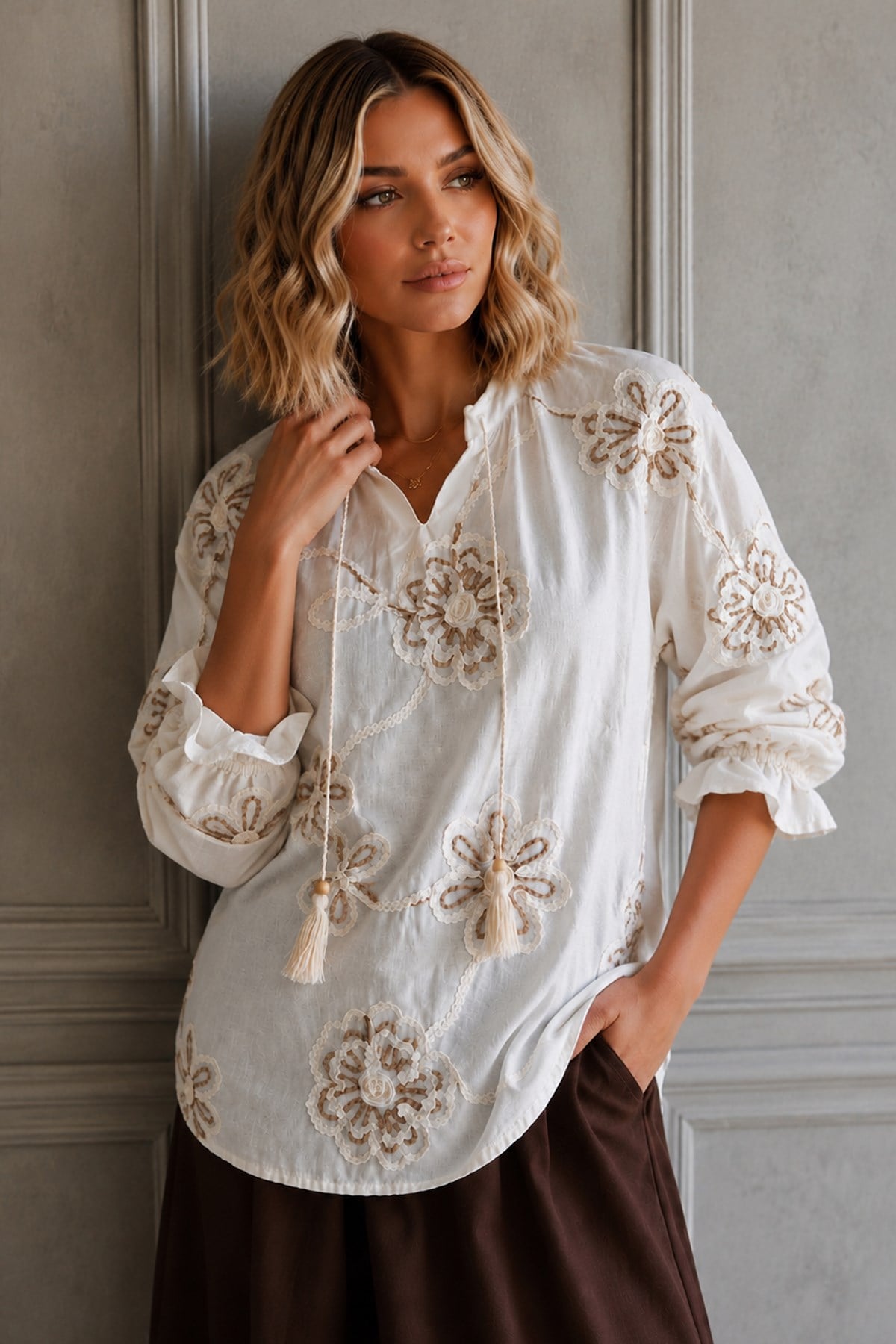 Premium Çiçek Aplikeli Nakış İşlemeli Bağcık Detaylı Bohem Vintage Kadın BluzGömlekİSTANGÜL BUTİK