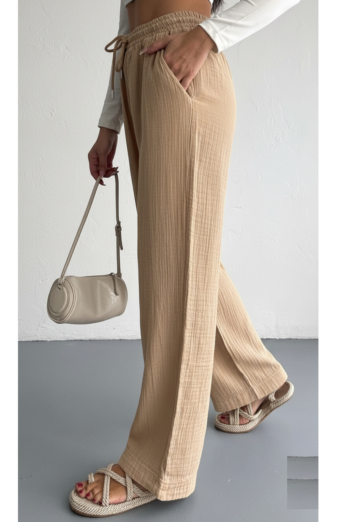 Pamuklu Müslin Kumaş Paça Püskül Bol Paça Pantolonİstangulbutik.com'da şık ve rahat pamuklu müslin kumaştan üretilmiş paça püsküllü bol paça pantolonları keşfedin. Tarzınızı yansıtan en yeni trendleri yakalayın!PantolonİSTANGÜL BUTİK