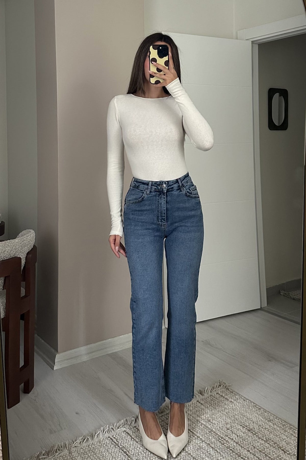 Kadın Yüksek Bel Likralı Push Up Straight Jean Pantolon - Orta Mavi Kadın Yüksek Bel Likralı Push Up Straight Jean Pantolon MaviJeanİSTANGÜL BUTİK