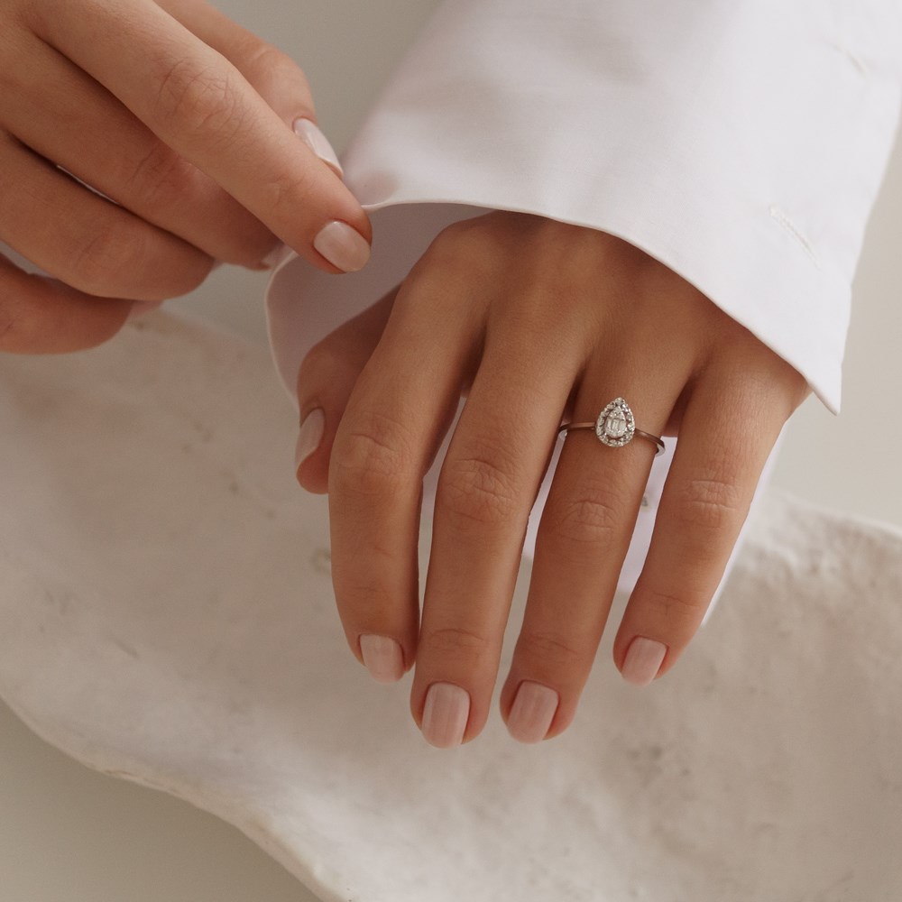0.07 Ct Damla Baget Pırlanta Yüzük